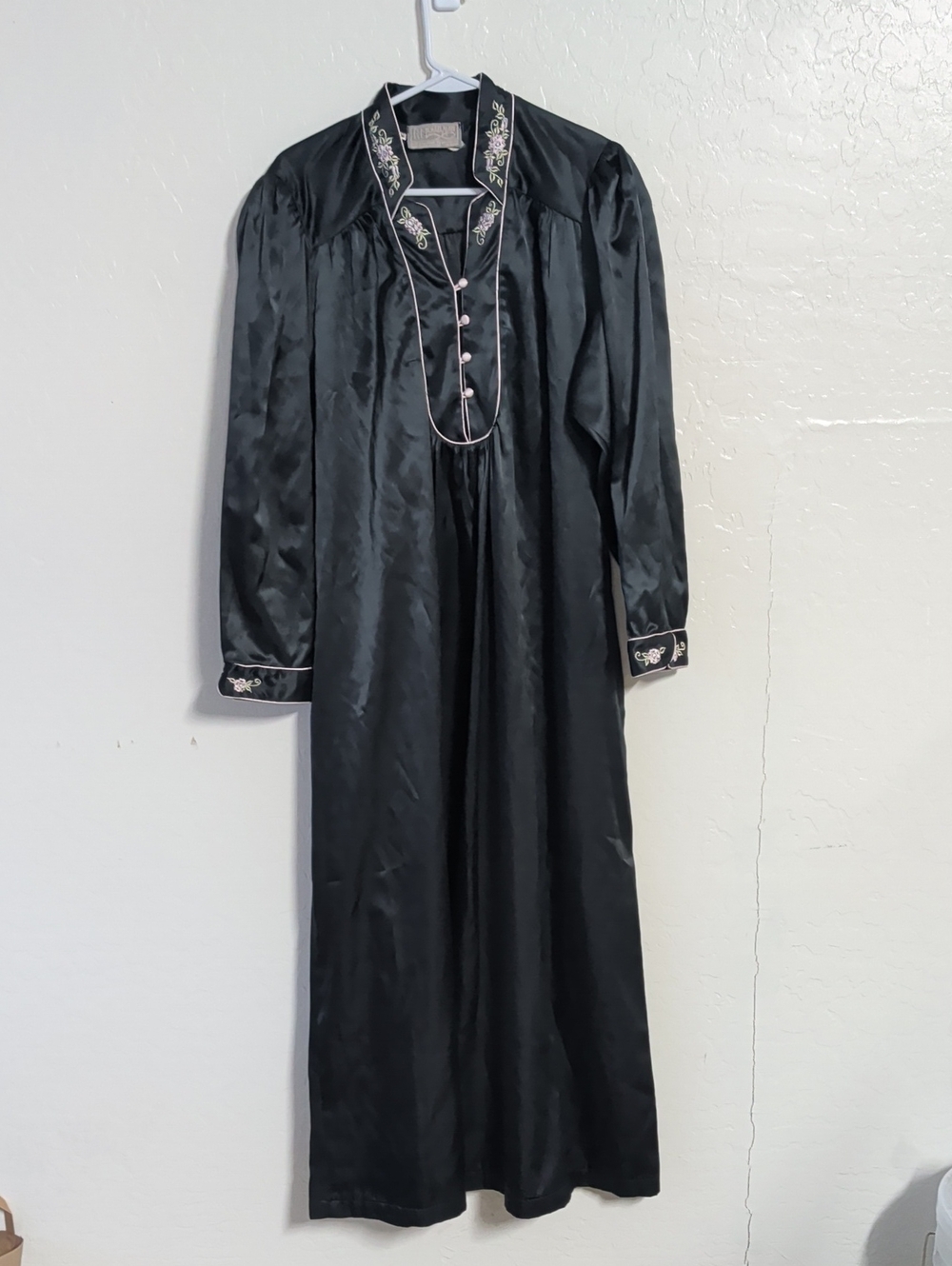 Vtg 80s R. Michael Alan Black Satin Floral Long Sleepwear Gown
